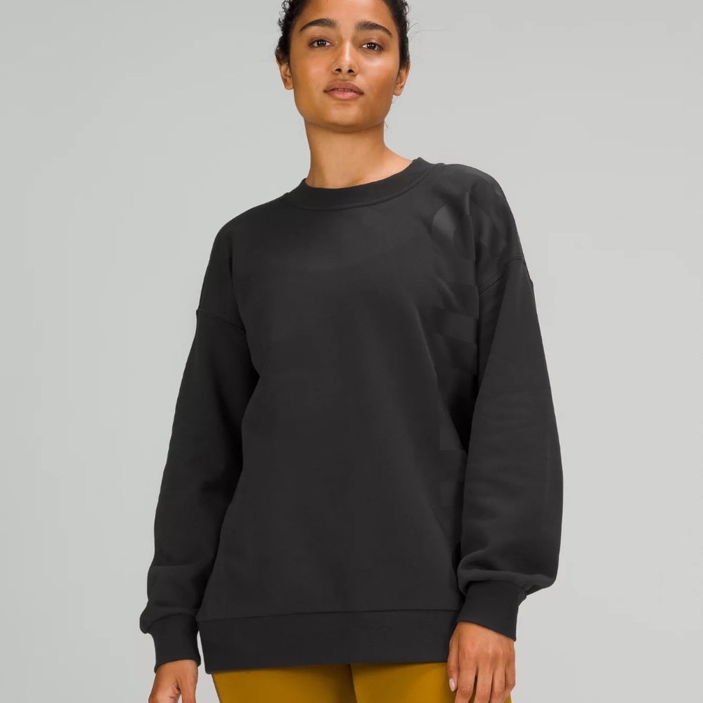 lululemon Perfectly Oversized Crew Logo in black new with tag